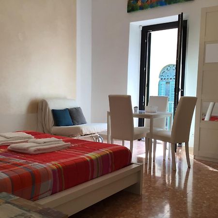 A Due Passi Da Giulietta-Casa Capuleti Apartment เวโรนา ภายนอก รูปภาพ
