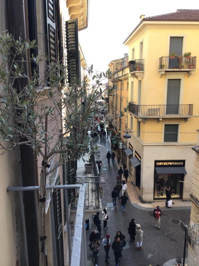 A Due Passi Da Giulietta-Casa Capuleti Apartment เวโรนา ภายนอก รูปภาพ