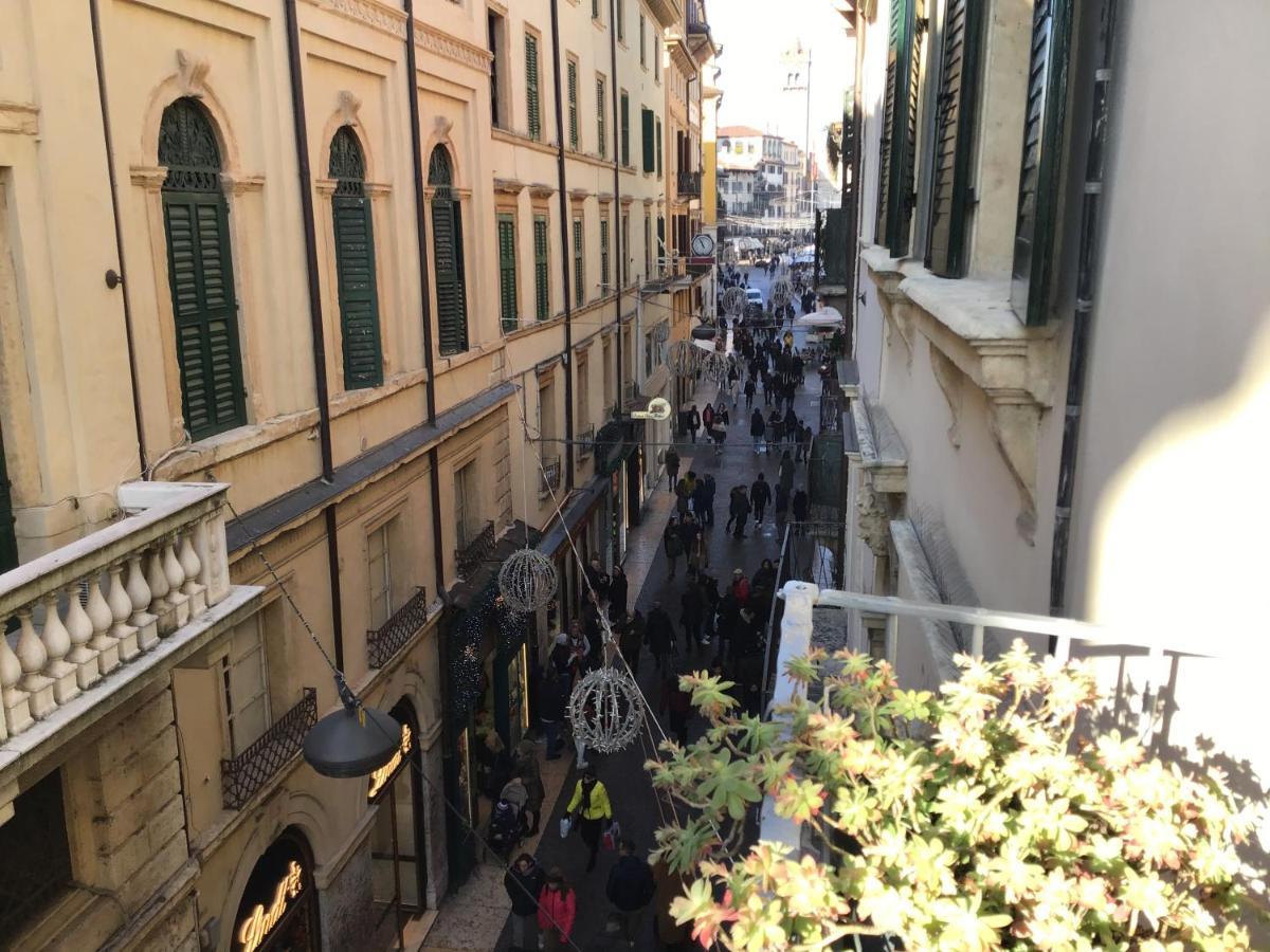 A Due Passi Da Giulietta-Casa Capuleti Apartment เวโรนา ภายนอก รูปภาพ