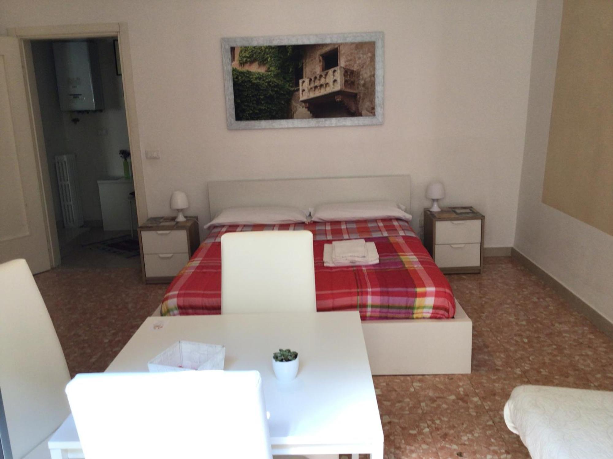 A Due Passi Da Giulietta-Casa Capuleti Apartment เวโรนา ภายนอก รูปภาพ