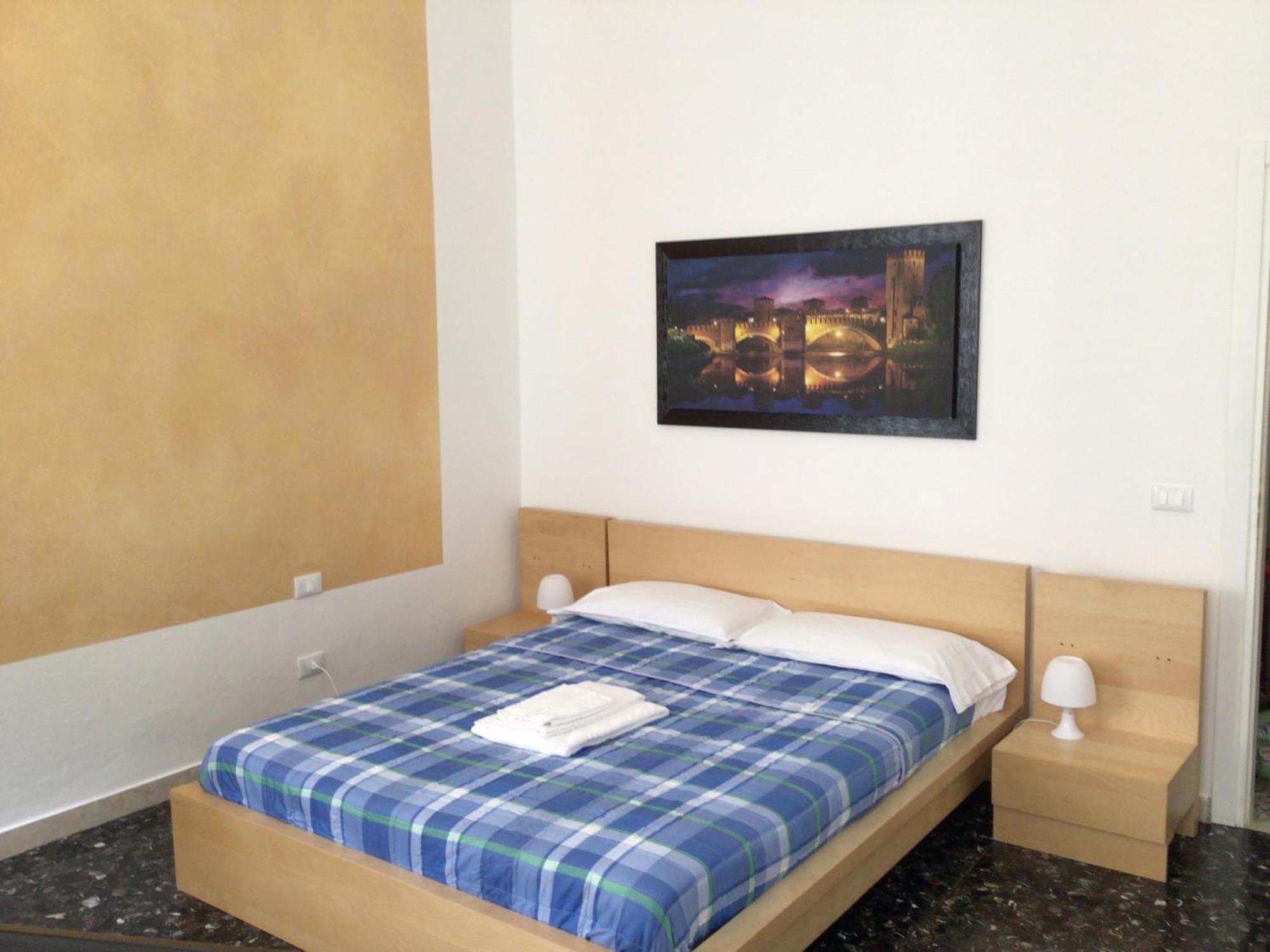 A Due Passi Da Giulietta-Casa Capuleti Apartment เวโรนา ภายนอก รูปภาพ